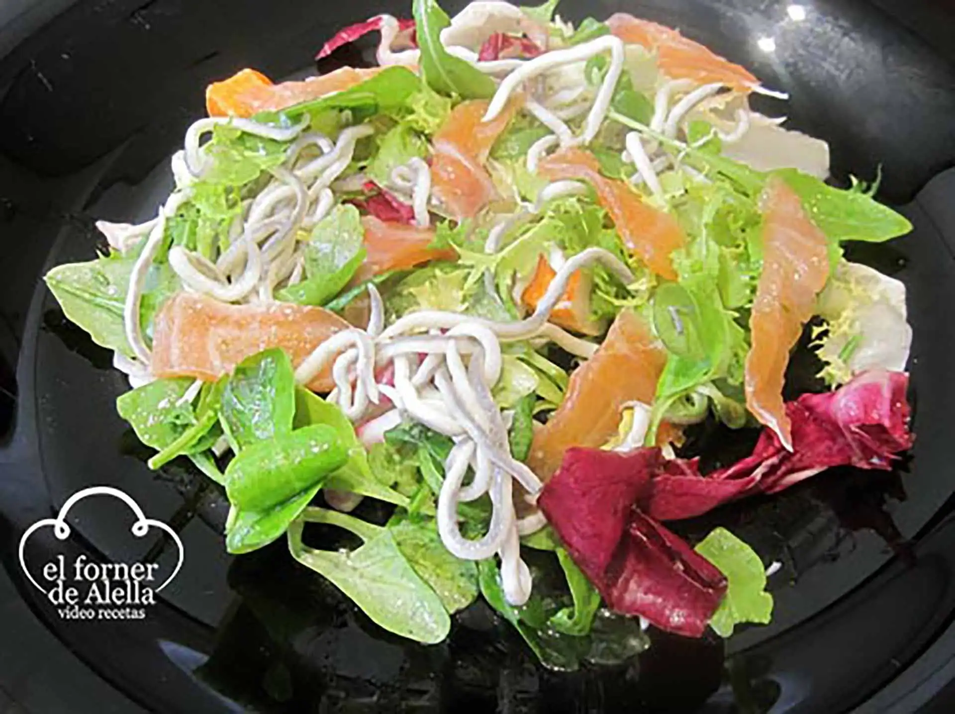 Ensalada de Gulas y Salmon