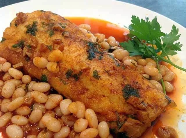 Receta de Bacalao a la Llauna Aqui el bacalao con una habitas