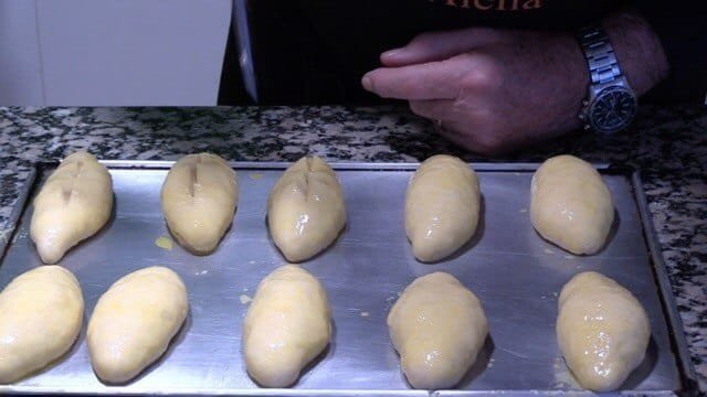 Pintem amb ou les brioixos