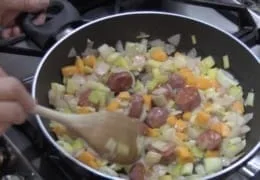Recepta de Llenties amb Arròs i Verdures Preparem el sofregit