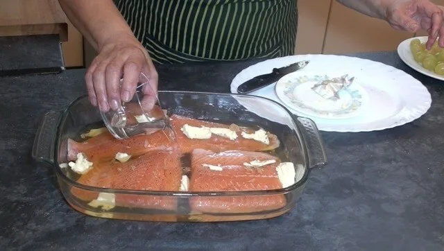 Recepta de Salmó amb Raïms i Xampinyons Recepta de Salmó amb Raïms i Xampinyons