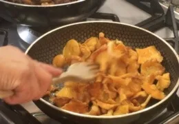 Receta de Setas salteadas con Butifarra Negra Receta de Setas salteadas con Butifarra Negra