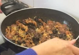 Receta de Setas salteadas con Butifarra Negra Receta de Setas salteadas con Butifarra Negra