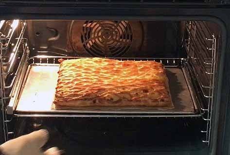 coca enreixada de pasta de full amb crema pastissera al forn