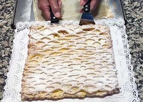 coca enreixada de pasta de full amb crema pastissera llista