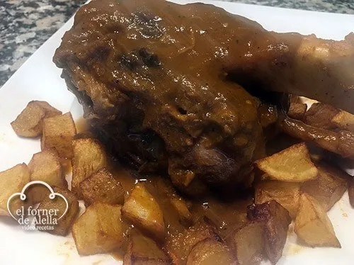 codillos de cerdo en salsa