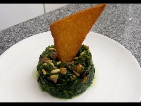 Espinacs amb Bacon, Pinyons i Passa