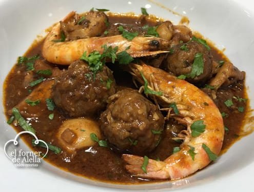 Albóndigas con Sepia y Langostinos
