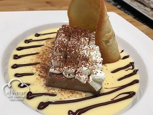 Os aconsejo que veáis nuestro vídeo de Tejas con Coulis de Crema Inglesa y Helado para una mejor comprensión de todo lo explicado