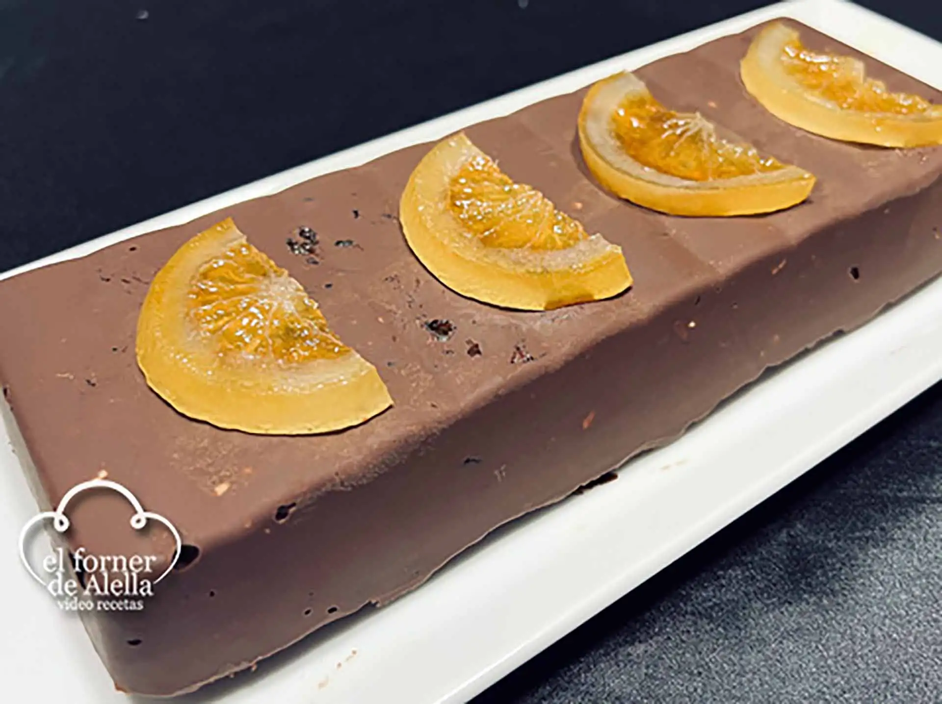 Turrón de chocolate con naranja