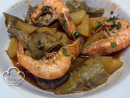 Alcachofas con Langostinos y Romesco