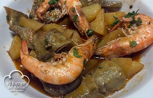 Alcachofas con Langostinos y Romesco