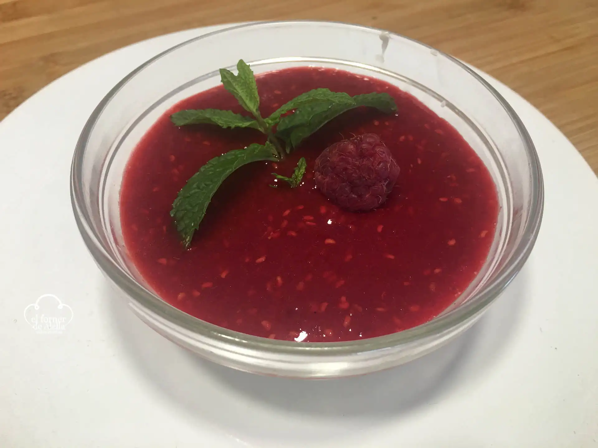 Panacota de Vainilla con Coulis de Frambuesa