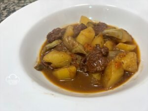 Estofado de ternera con alcachofas